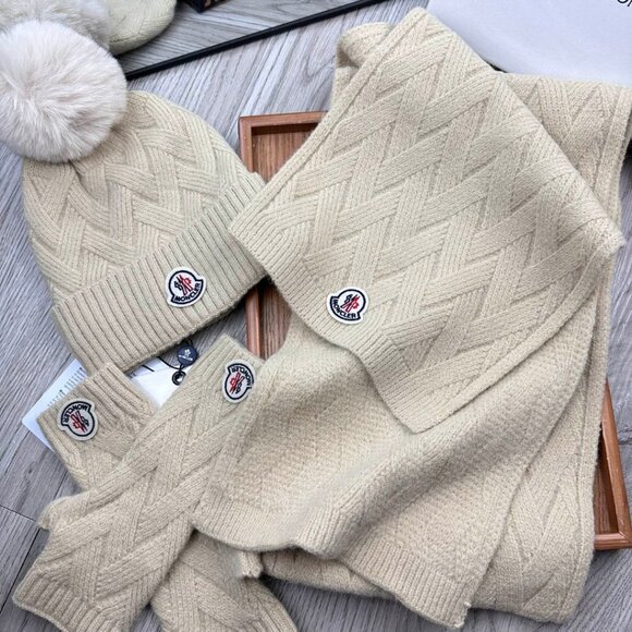 Moncler [bib + pompom hat + gloves] three-piece set! - Picture 4 of 9